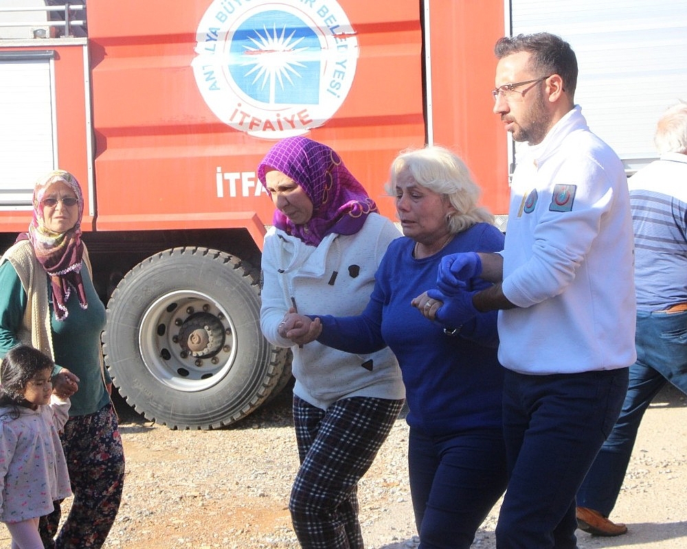 Antalya'da korkutan ev yangını!