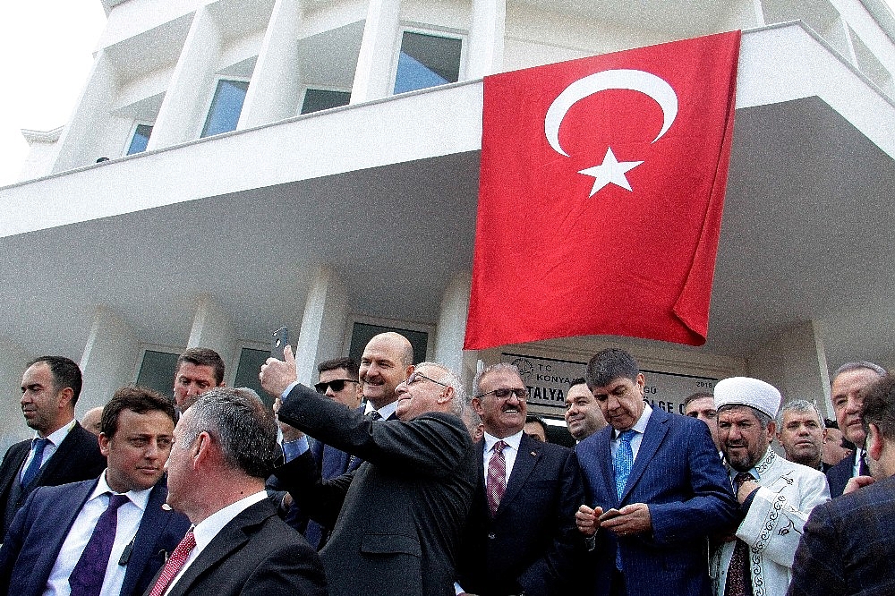 Bakan Soylu, Antalya'da cami açılışına katıldı