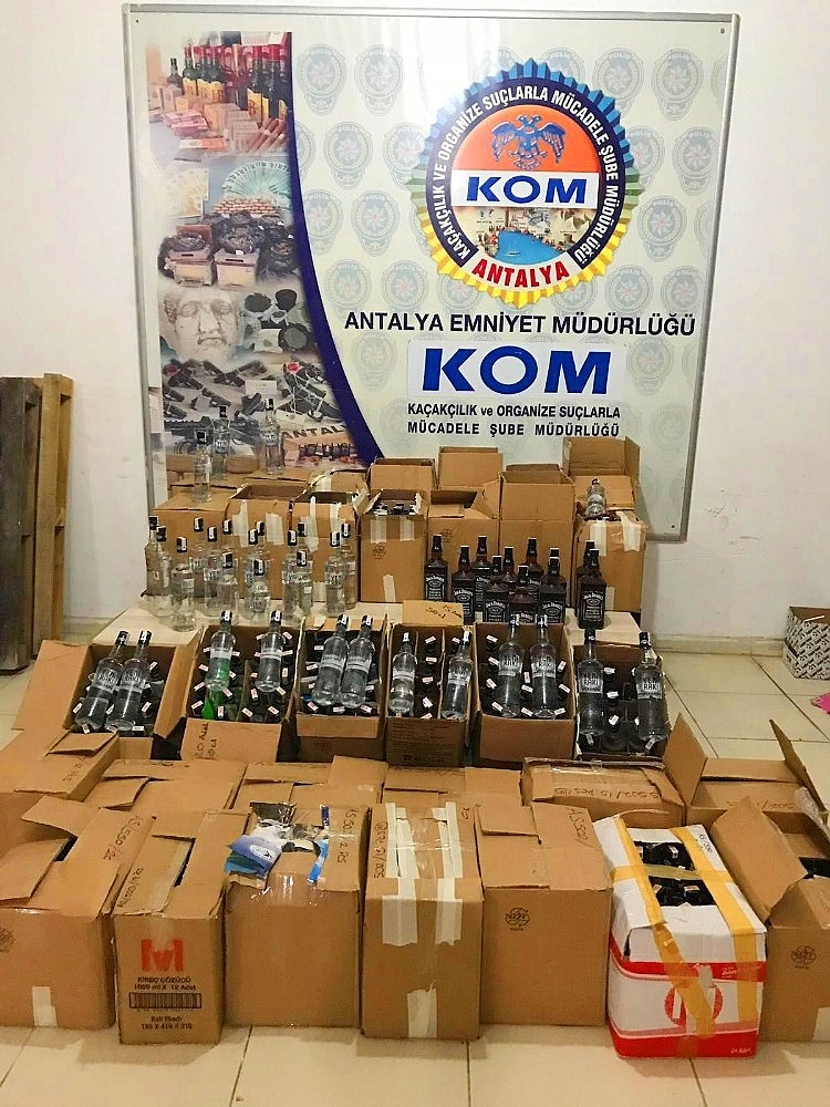 Kiralık villada kaçak içki üretimine baskın!