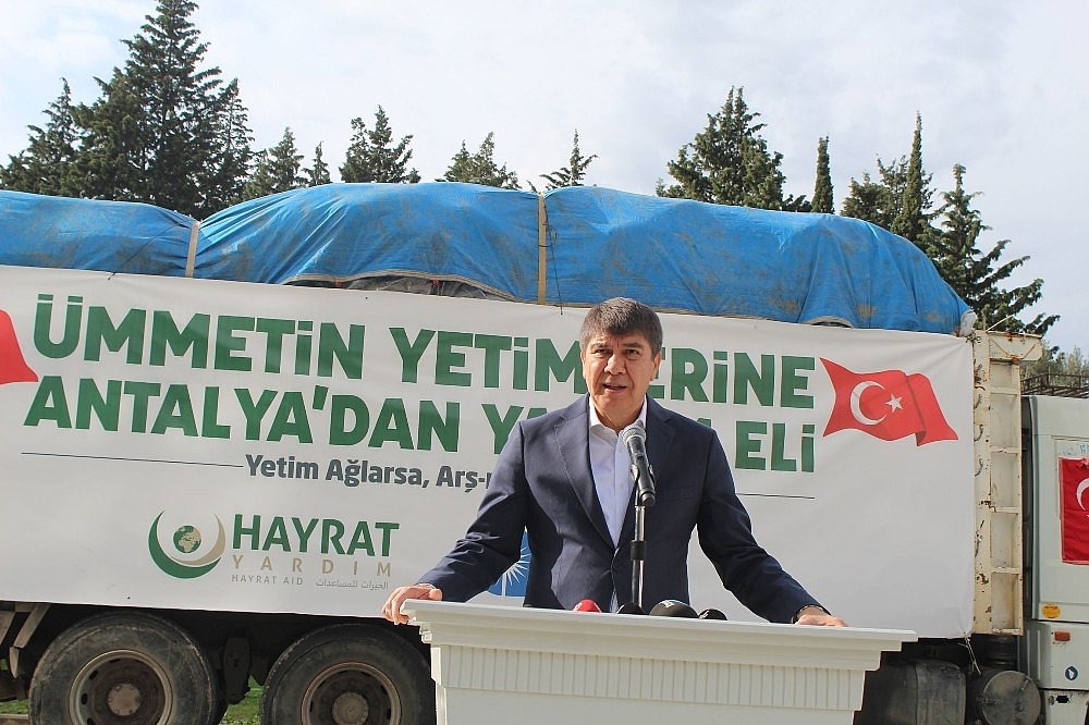 Antalya'dan Suriye'ye 2 yardım tırı