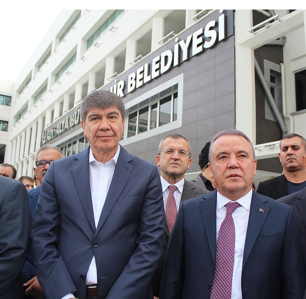 Antalya'dan Suriye'ye 2 yardım tırı