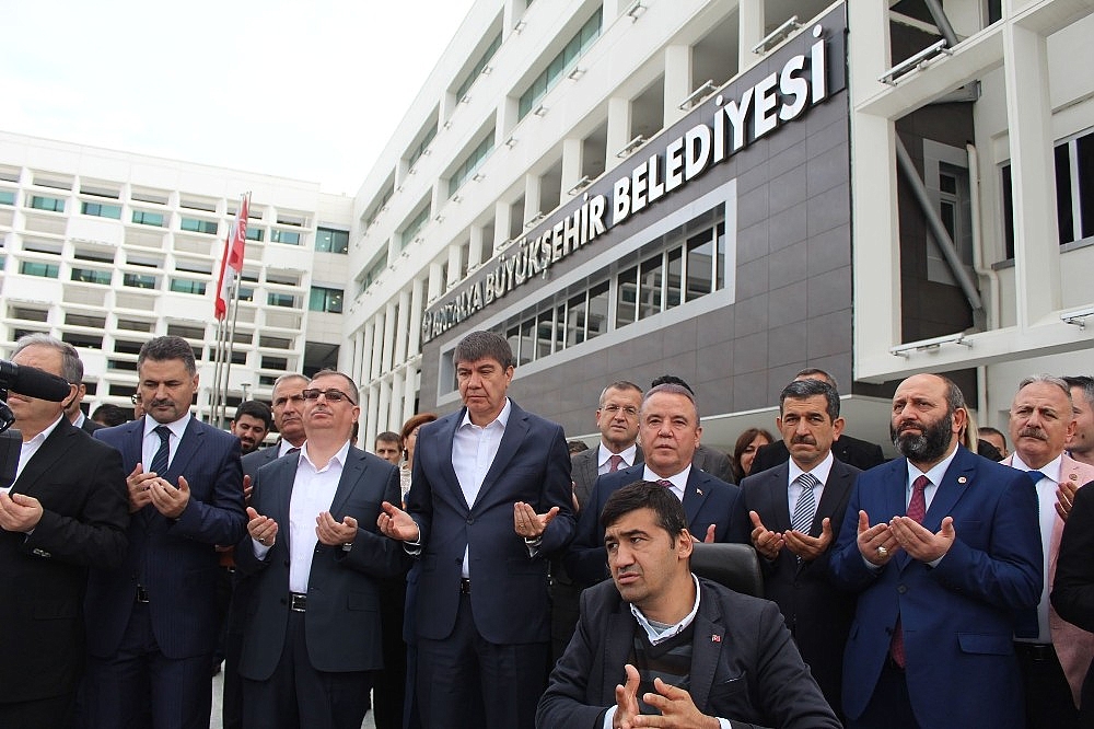 Antalya'dan Suriye'ye 2 yardım tırı