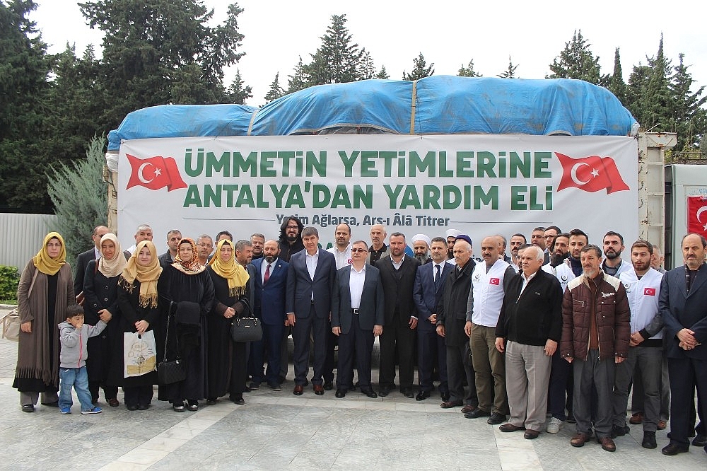 Antalya'dan Suriye'ye 2 yardım tırı
