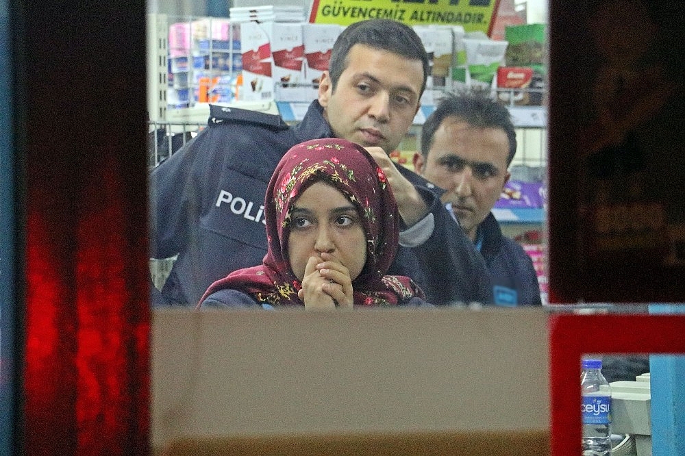 Zincir markette gaspçı dehşeti!