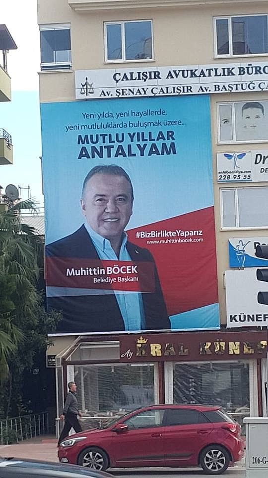 Muhittin Böcek'in afişi ne anlatıyor?