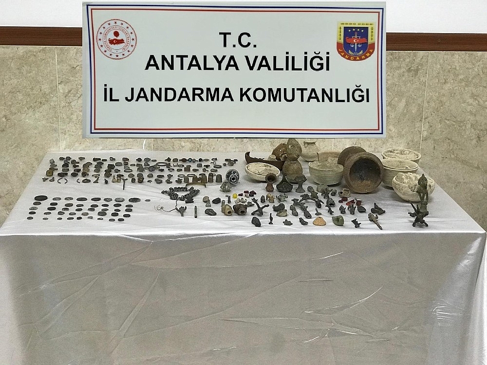 Antalya'da tarihi eser operasyonu!