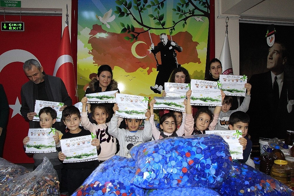 Minik eller 162 kilo atık pil topladı