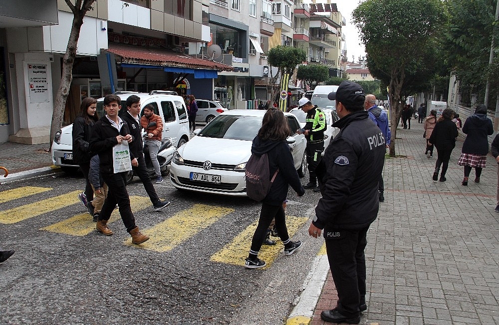 Antalya'da 'Öncelik Hayatın Öncelik Yayanın' uygulaması