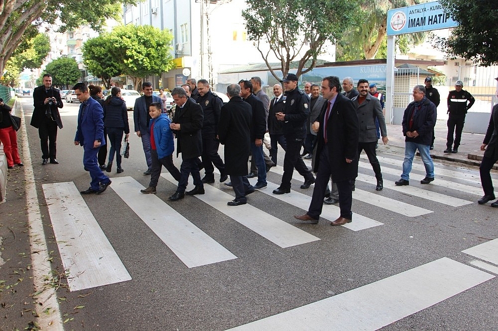 Antalya'da 'Öncelik Hayatın Öncelik Yayanın' uygulaması