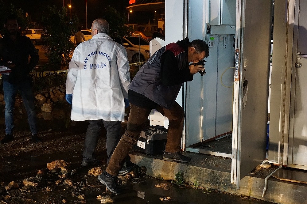 Antalya'da silahlı ATM soygunu! (Videolu)