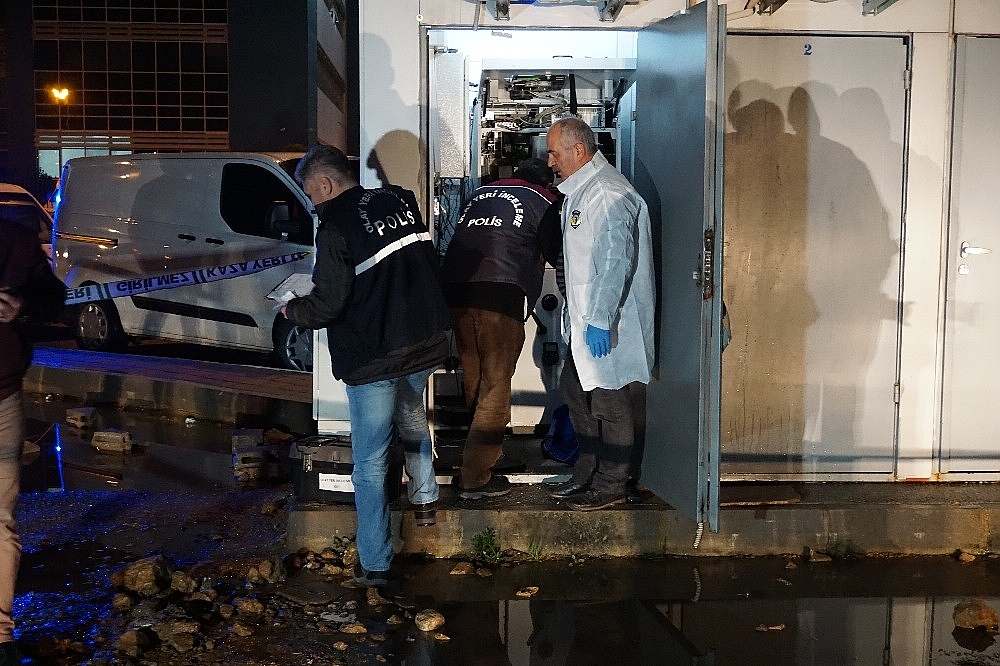 Antalya'da silahlı ATM soygunu! (Videolu)