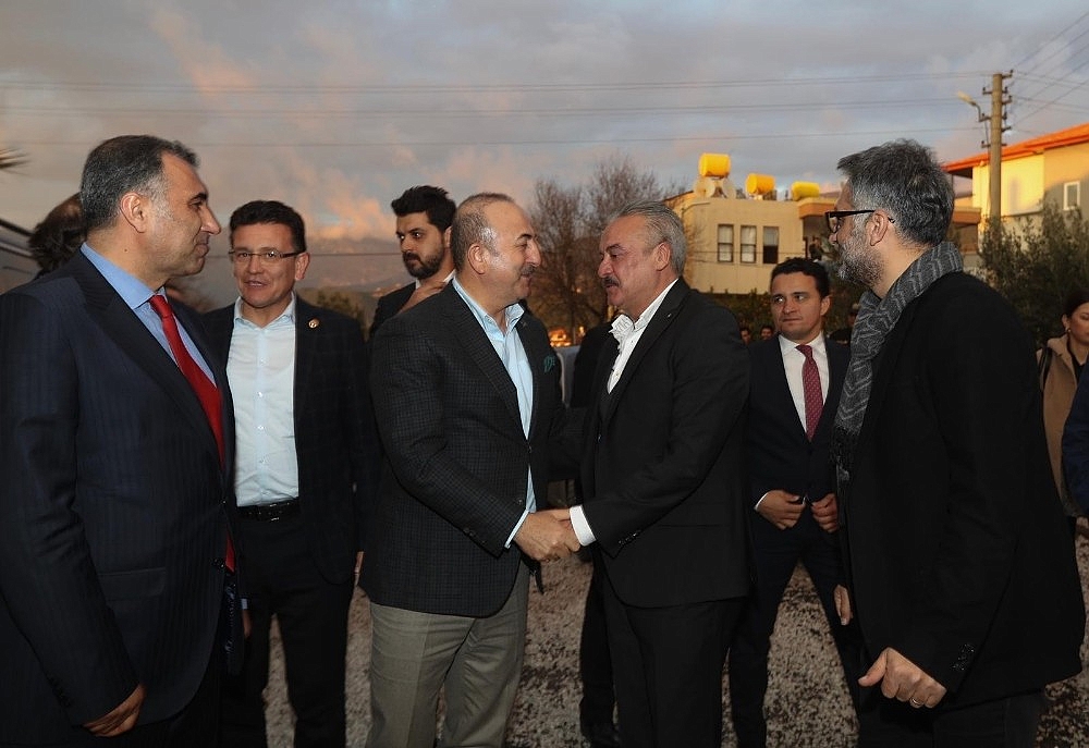 Bakan Çavuşoğlu dizi setini ziyaret etti