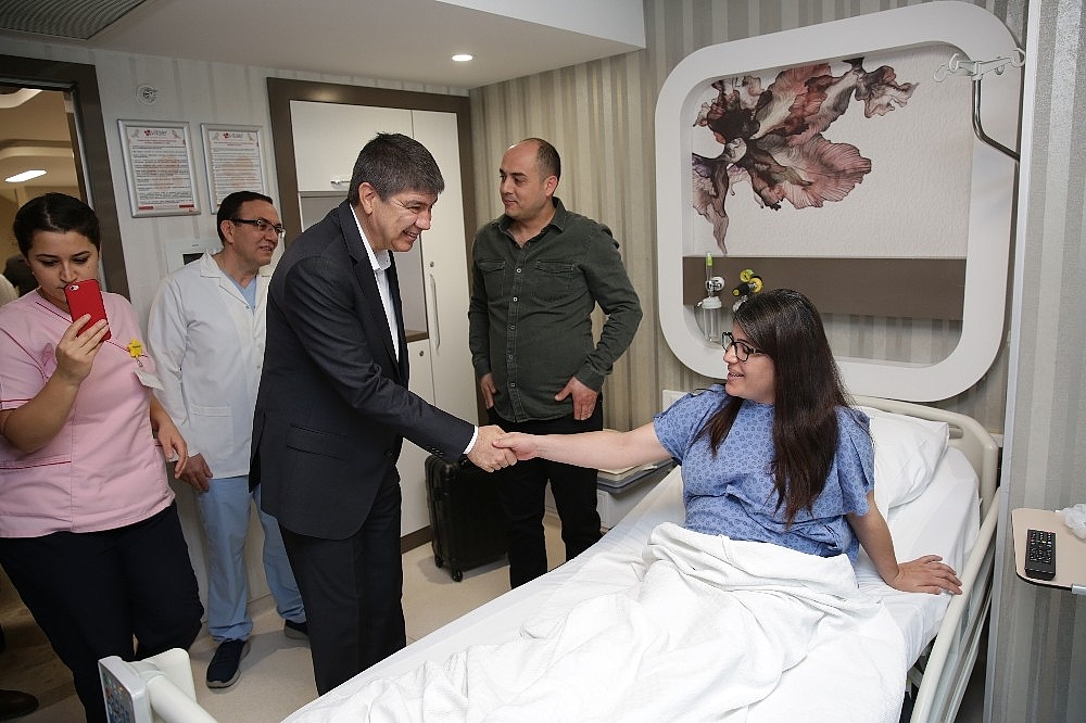 Başkan Türel'den en yeni Antalyalılara hoş geldin ziyareti