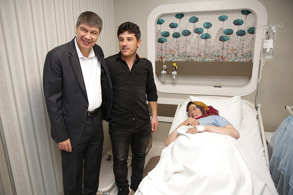 Başkan Türel'den en yeni Antalyalılara hoş geldin ziyareti
