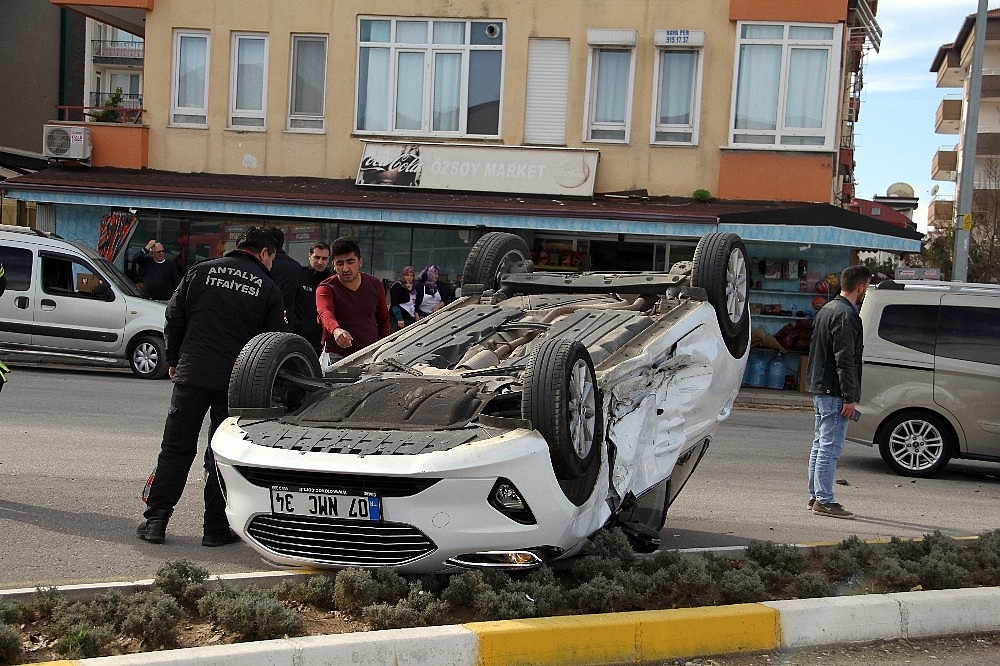 Takla atıp ters dönen araçtan yara almadan kurtuldular!