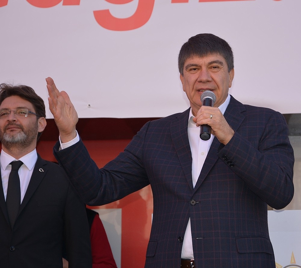Başkan Türel: "Delikanlı olsunlar"