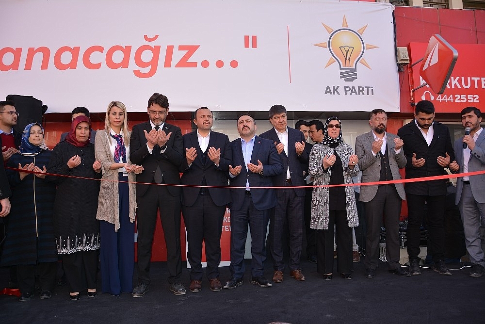 Başkan Türel: "Delikanlı olsunlar"
