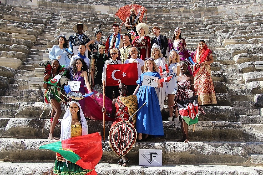 32 ülkenin modelleri Aspendos'ta