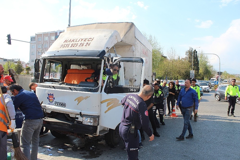 Antalya'da trafik kazası!