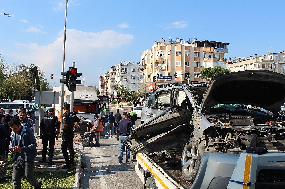 Antalya'da trafik kazası!