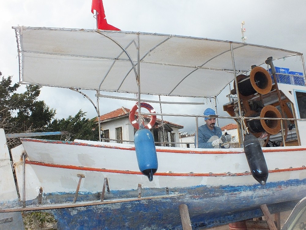 Tur tekneleri turizm sezonuna hazırlanıyor