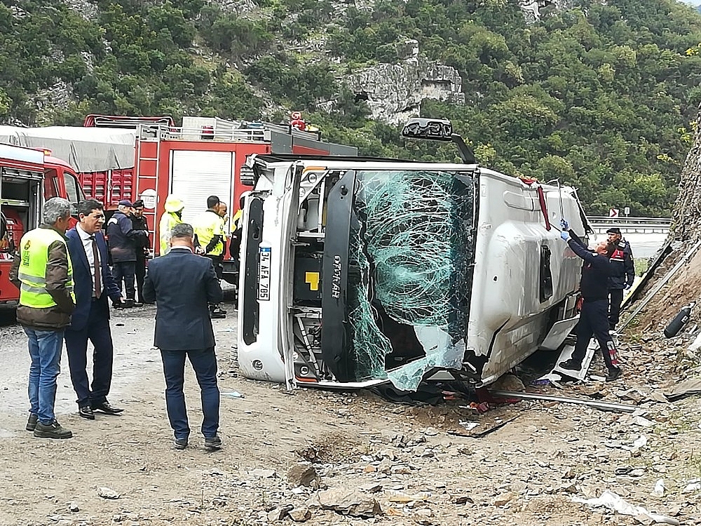 Antalya'da kaza: 3 ölü, 14 yaralı