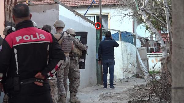 Patronuna kızdı silahlı eylem yaptı