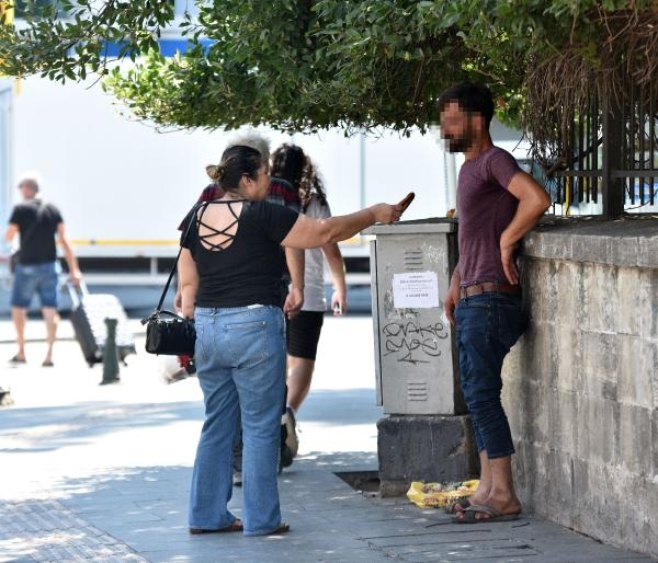 Antalya'da 4 bin 569 dilenciden 941'i yabancı çıktı