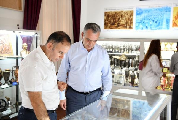 Başkan Esen: Antalya Lisesi'ne sahip çıkmalıyız