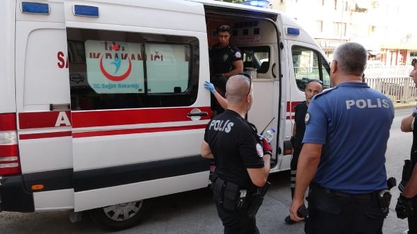 İhbara giden polisin düşen tabancasını alıp, 2 polisi ayağından vurdu