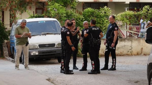 İhbara giden polisin düşen tabancasını alıp, 2 polisi ayağından vurdu