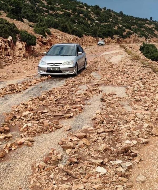 Korkuteli'de sağanak sele neden oldu