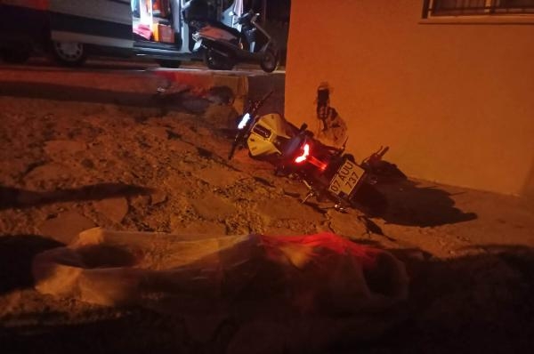 Motosikletle duvara çarpıp öldü