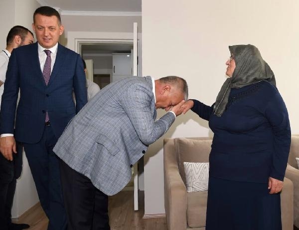 Vali Yazıcı, şehit Murat Güney'in ailesini ziyaret etti