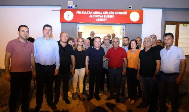 Başkan Böcek canlarla lokmalarını paylaştı