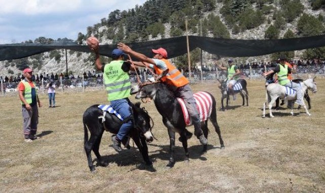 Eşek üstünde Yörük futbolu