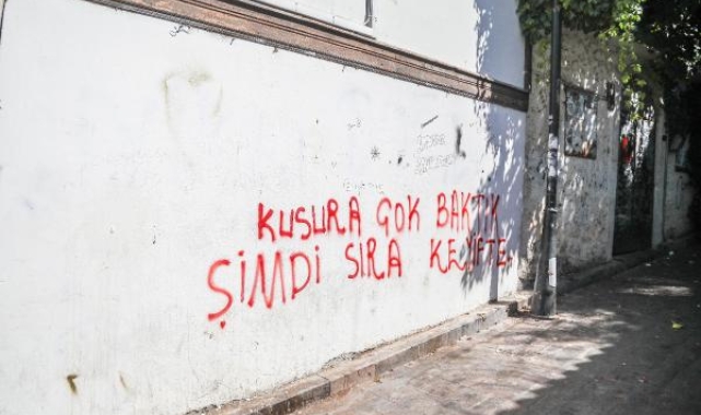 Tarihi Kaleiçi'nin duvarları yazı tahtasına döndü