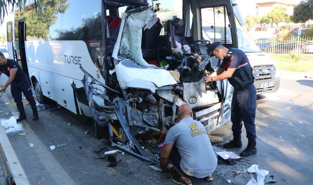 Antalya'da midibüsler çarpıştı; 15 yaralı- Yeniden