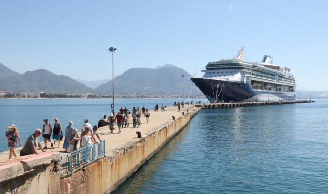 İngiliz turistler kruvaziyerle geldi