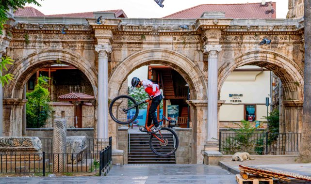 Tarihin dar sokaklarında pedal sesleri