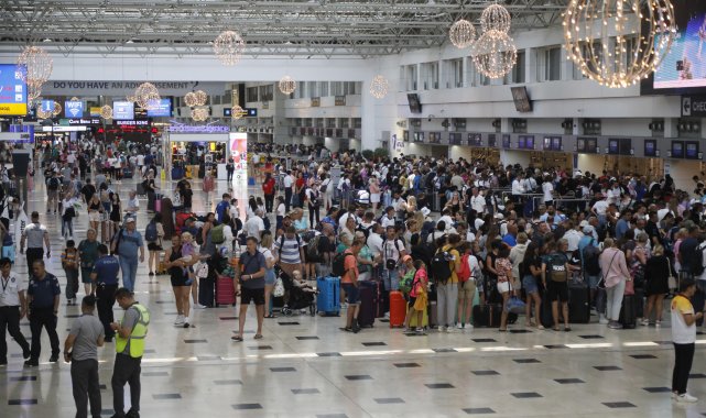 Antalya Havalimanı'nda 'kasım' trafiği; 1,7 milyon yolcuya hizmet verildi