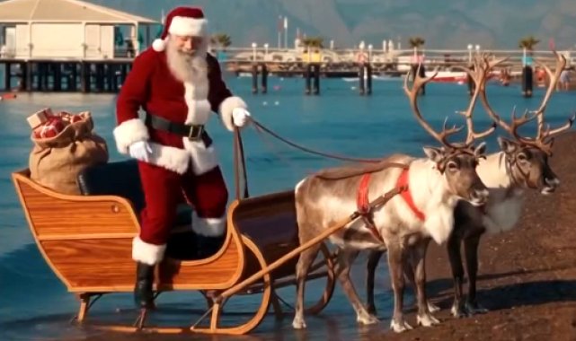 Antalya'da Noel Baba'nın yapay zeka görselleri ve figürlerine ilgi