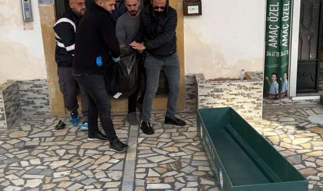 Hastaneye gitmek için sözleştiği kızı tarafından evinde ölü bulundu