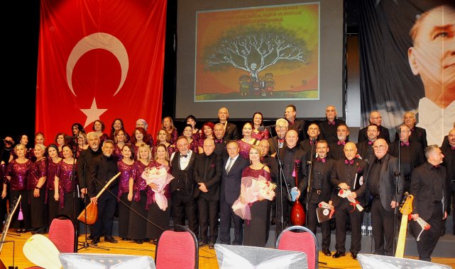 Hekimlerden türkü konseri
