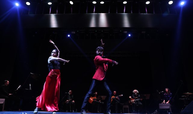 Mavi Siyah'tan ritim ve zerafetin buluştuğu unutulmaz gece