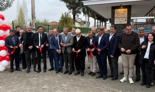 Muhtar, okuduğu okulun yıkılan çeşmesini yeniledi