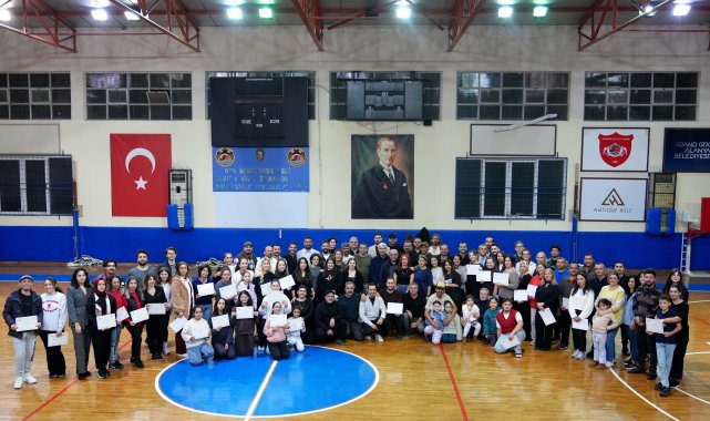 Zeybek kursları 3. dönemi tamamlandı