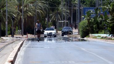 Antalya’da hava sıcaklığı 38 derece oldu, sahillerde yoğunluk yaşandı / Ek fotoğraflar