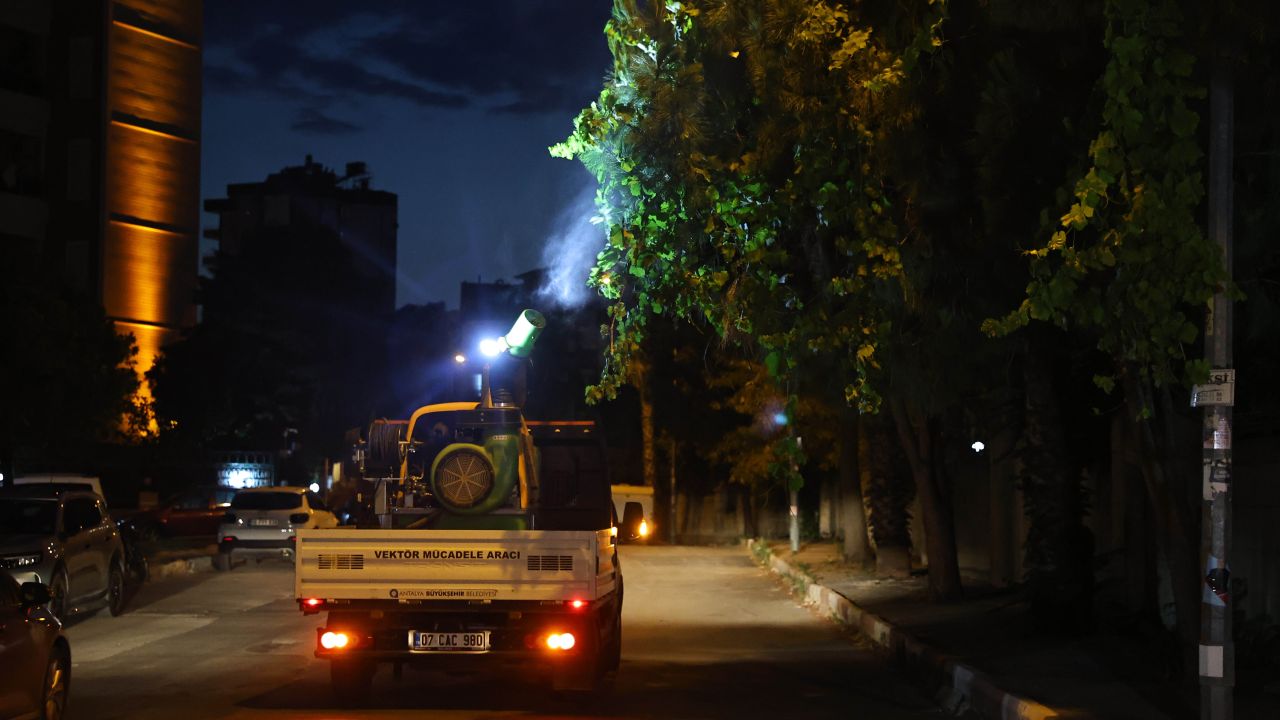 Büyükşehir'den gece vektör mesaisi