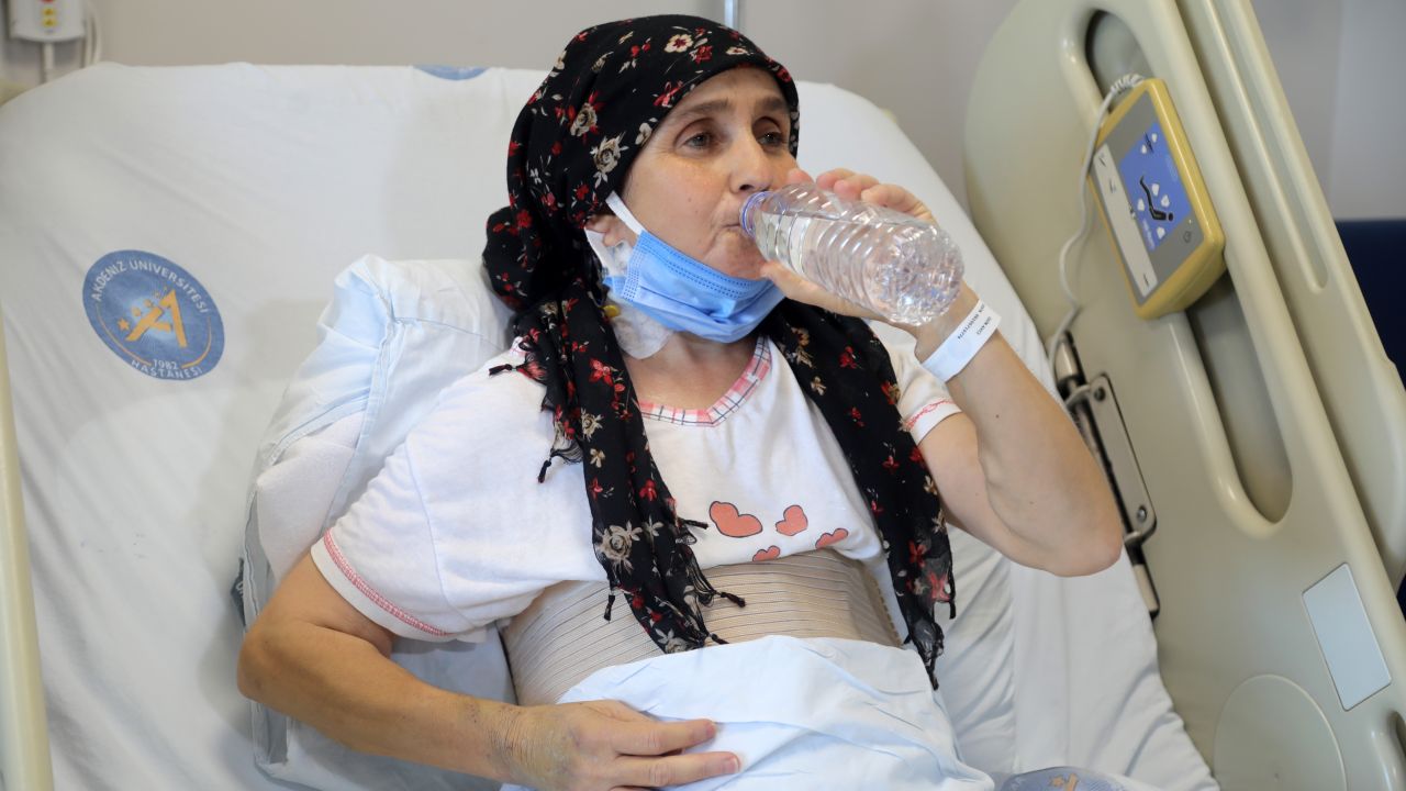 Diyalize bağlı geçen 30 yıldan sonra hem böbreğine hem de özgürlüğüne kavuştu